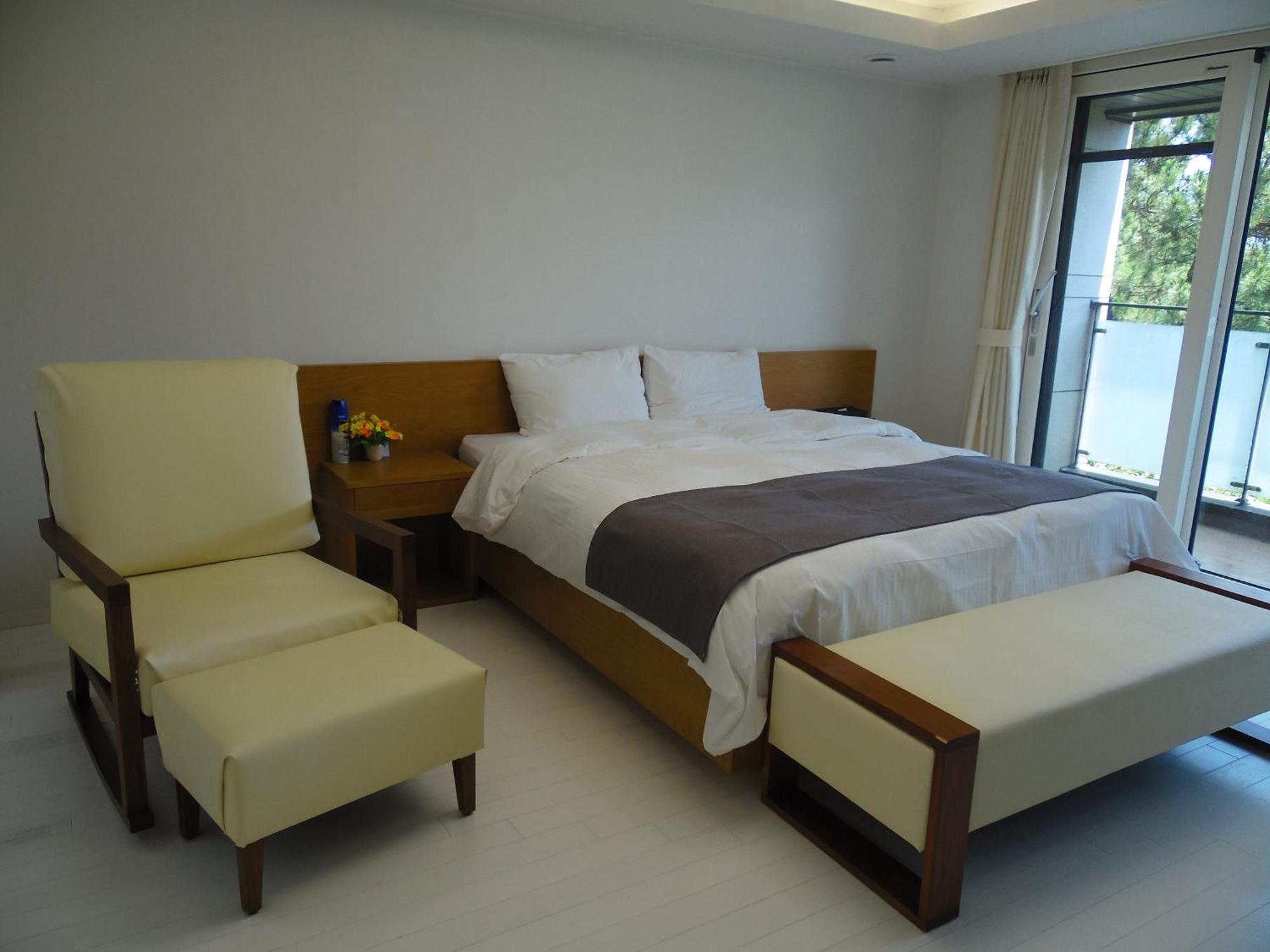 Healthcare Town Resort Сеогвипо Екстериор снимка